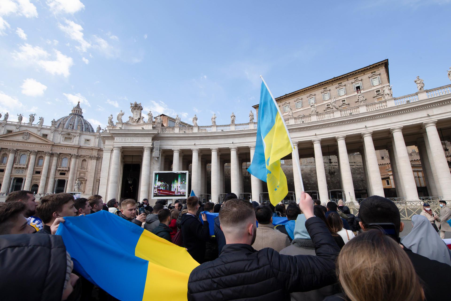 Pope clings to hope for dialogue by not specifically criticizing ‘Russia’