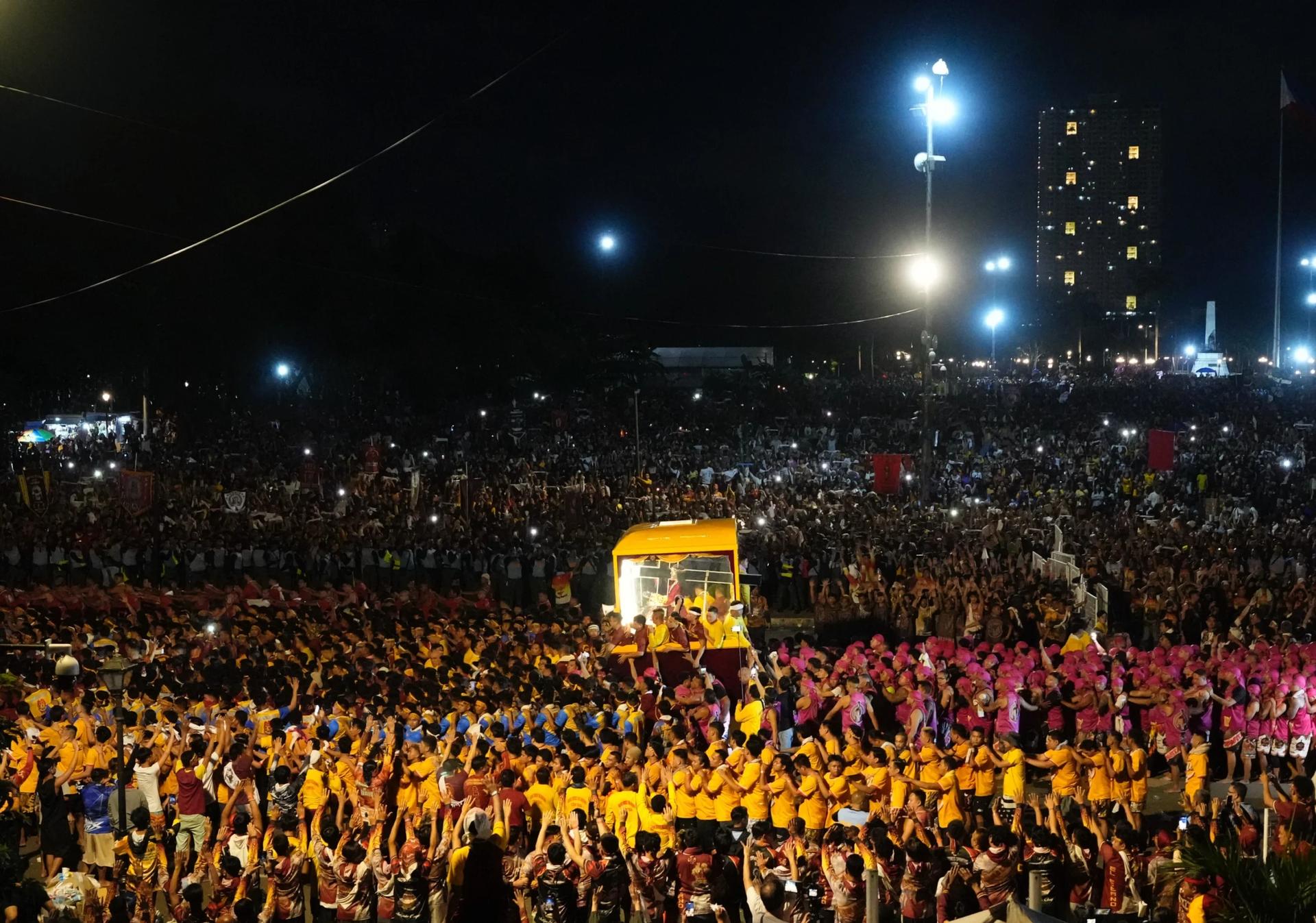 At Nazarene feast, Filipinos pray for corruption-plagued Philippines
