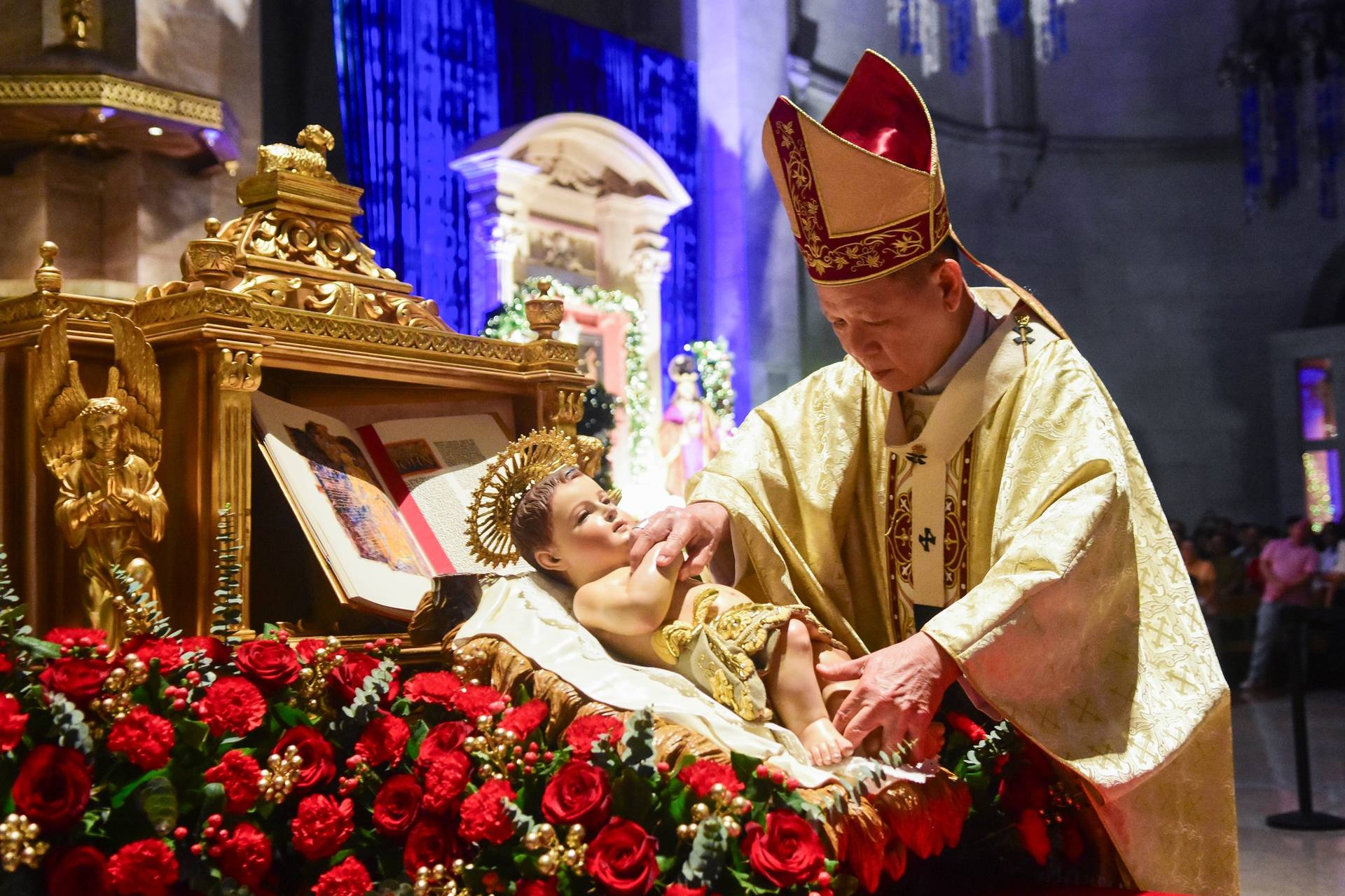 Cardinal Jose Advincula, the archbishop of Manila, presides over the Christmas Eve Mass at the Manila Cathedral, Dec. 24, 2025. (Credit: Eric Paul Guanlao/Manila Cathedral.)