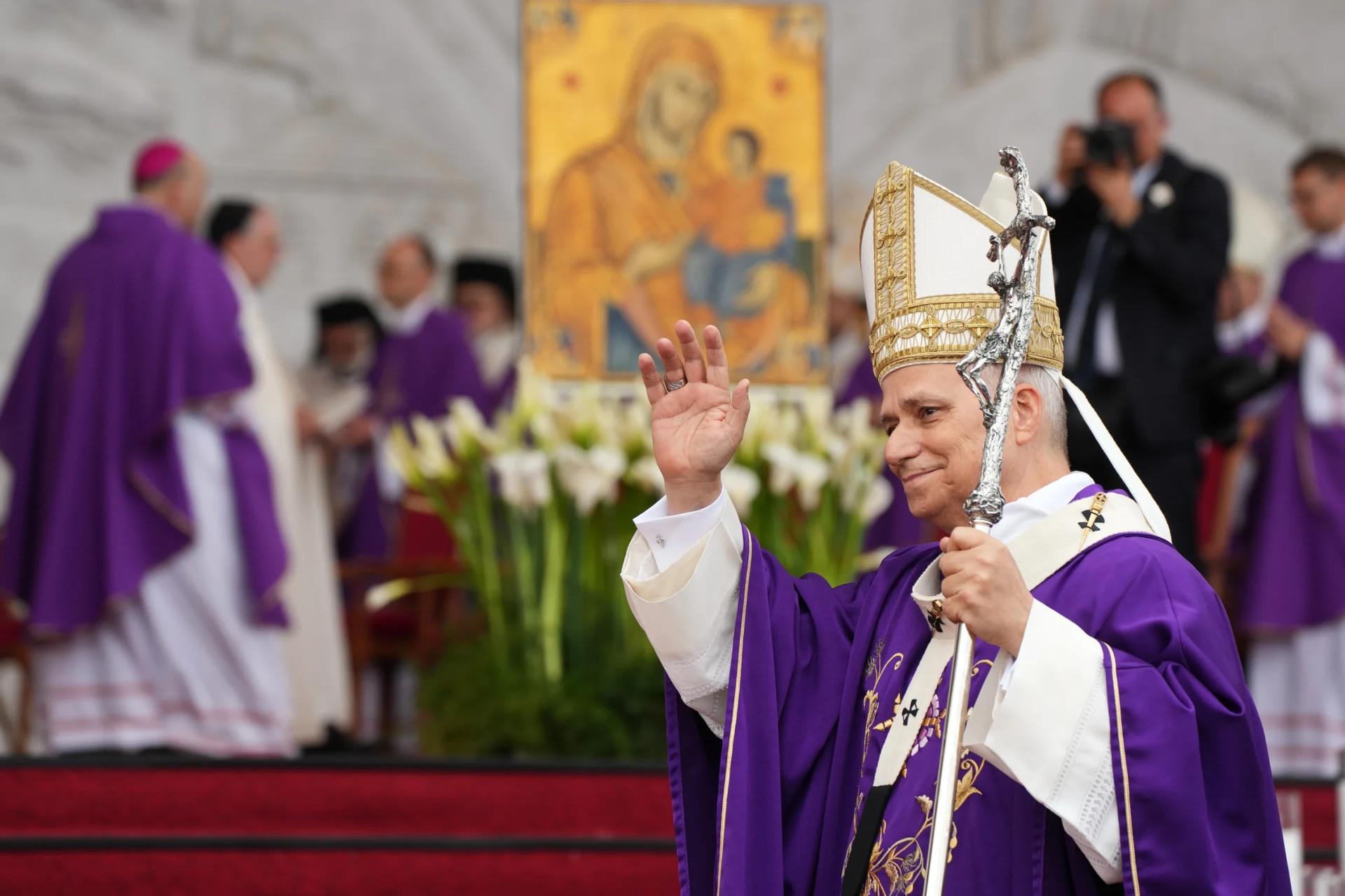 Pope ends Mass with a call for peace